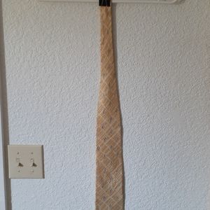 Tie, men's, yellow, Puritan, worn once